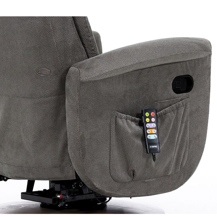 Die Seite eines grauen Sessels. An dieser ist eine graue Tasche an der eine Fernbedienung hängt.